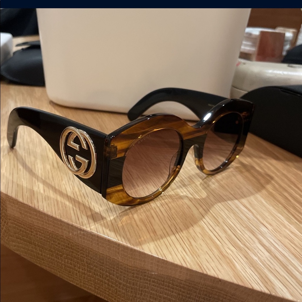 Gucci sunglasses .tortoise . Chunky GG